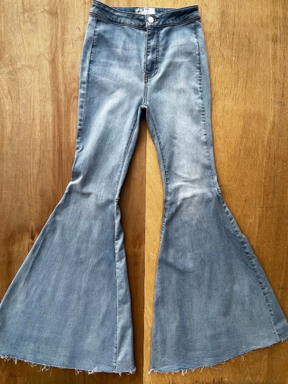 FREE PEOPLE JUST FLOAT ON FLARE BELL BOTTOM JEANS Women’s sz 25 Blue Stretch
